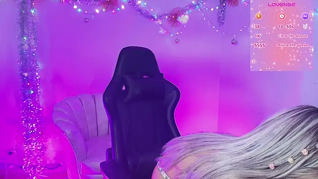 EmmaJhonnsson online show from December 26, 8:00 pm