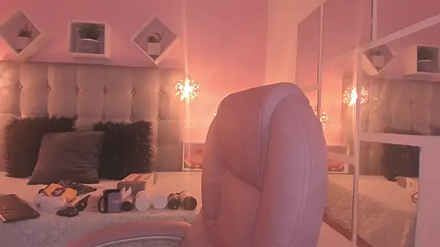 melanie hh online show from October 14, 4:02 am