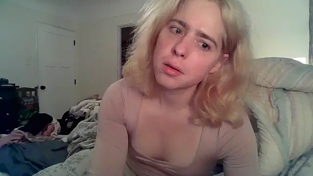 Snapshot of LucySaintJames chatting on January 22, 3:29 pm LucySaintJames online show from January 22, 3:29 pm