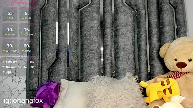 johanafox  online show from December 18, 11:51 pm