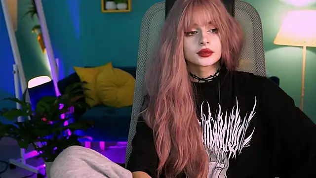 Snapshot of JadeCastle_ chatting on March 18, 8:03 am JadeCastle online show from March 18, 8:03 am