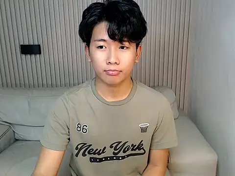 dangerzone0122 online show from April 18, 5:06 pm