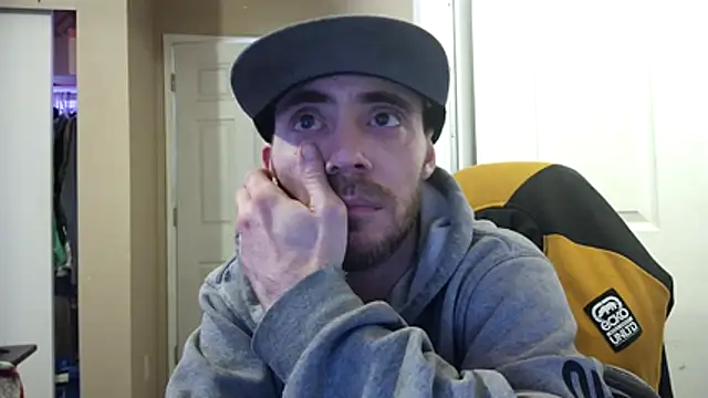 Huntzg23 online show from April 14, 5:30 pm