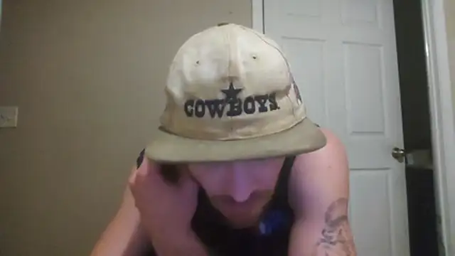 Snapshot of Huntzg23 chatting on July 3, 5:03 am Huntzg23 online show from July 3, 5:03 am