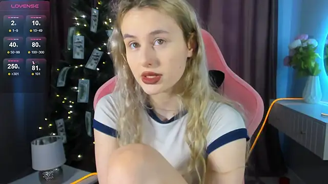 Snapshot of Molly_Toads chatting on December 30, 8:43 am Molly Toads online show from December 30, 8:43 am