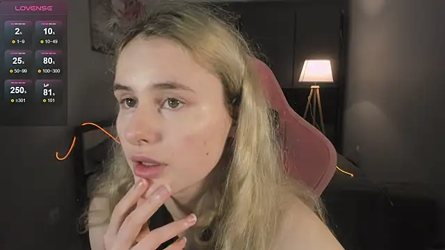 Snapshot of Molly_Toads chatting on January 4, 8:16 pm Molly Toads online show from January 4, 8:16 pm