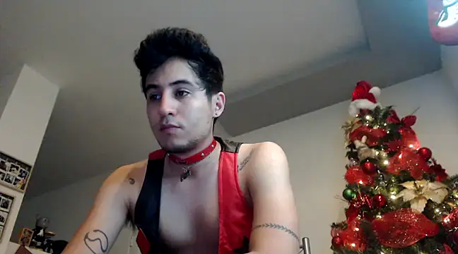 Snapshot of GamerQuinn chatting on December 19, 11:29 am GamerQuinn online show from December 19, 11:29 am