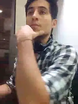 Snapshot of GamerQuinn chatting on December 22, 1:45 am GamerQuinn online show from December 22, 1:45 am