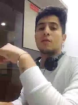 Snapshot of GamerQuinn chatting on February 9, 8:02 pm GamerQuinn online show from February 9, 8:02 pm