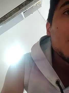 Snapshot of GamerQuinn chatting on February 27, 3:05 pm GamerQuinn online show from February 27, 3:05 pm