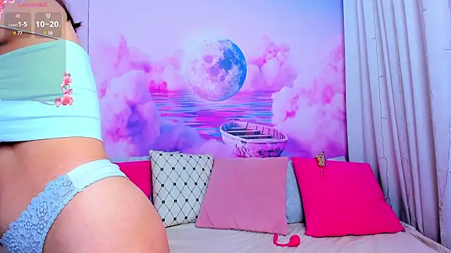 Curvy Dynamite  online show from January 30, 1:11 am