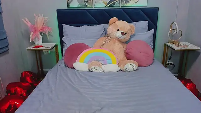 Curvy Dynamite  online show from April 7, 1:06 am