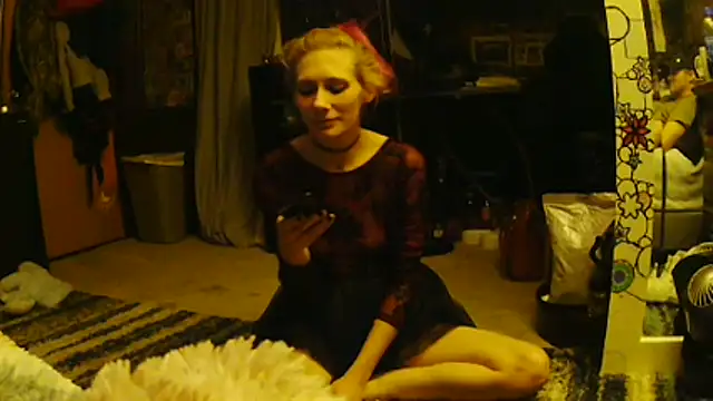 EroticKityii online show from April 5, 6:43 am