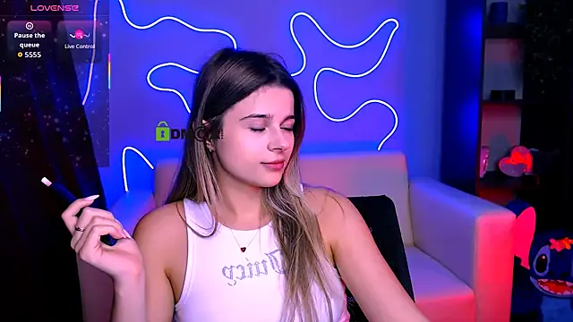 Snapshot of berry_alma chatting on June 25, 8:35 pm berry alma online show from June 25, 8:35 pm