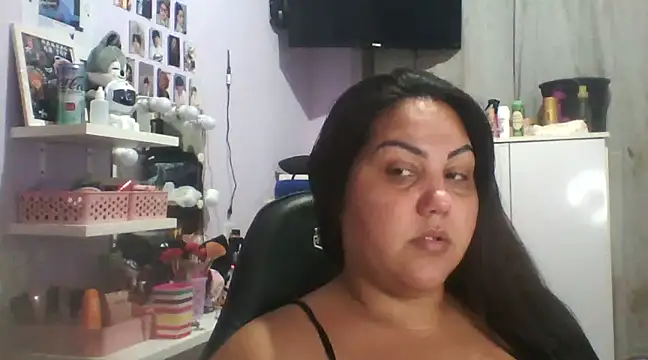 Snapshot of Paolaa_hoot chatting on February 22, 11:57 pm Paolaa hoot online show from February 22, 11:57 pm