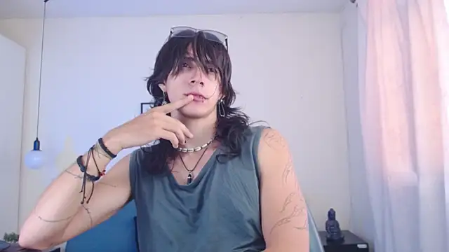 Snapshot of andreey50 chatting on February 18, 8:14 pm andreey50 online show from February 18, 8:14 pm