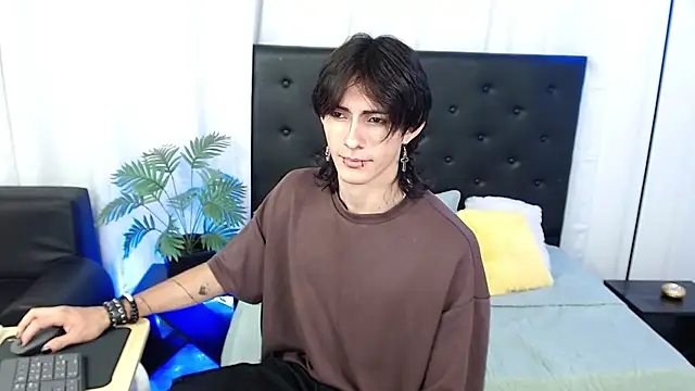 Snapshot of andreey50 chatting on November 18, 2:10 pm andreey50 online show from November 18, 2:10 pm