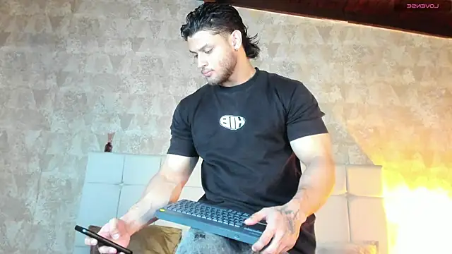 Snapshot of jeicob_gagnon chatting on June 24, 4:28 pm jeicob gagnon online show from June 24, 4:28 pm