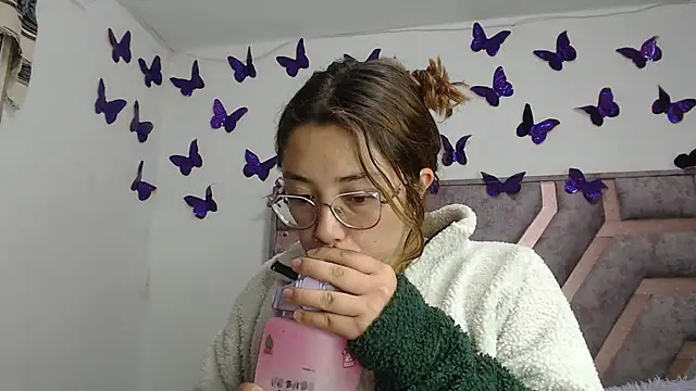 Snapshot of Anny_Fox- chatting on November 22, 2:54 am Anny Fox- online show from November 22, 2:54 am