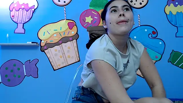 sweetfantacies18 online show from February 19, 1:18 am