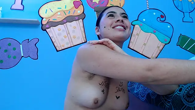 sweetfantacies18 online show from February 23, 4:07 am