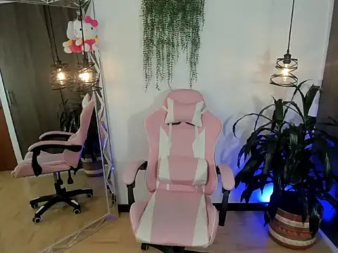 bebe9815 online show from April 25, 7:33 pm