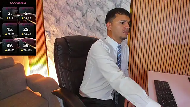 Hideintheoffice online show from October 27, 10:58 pm