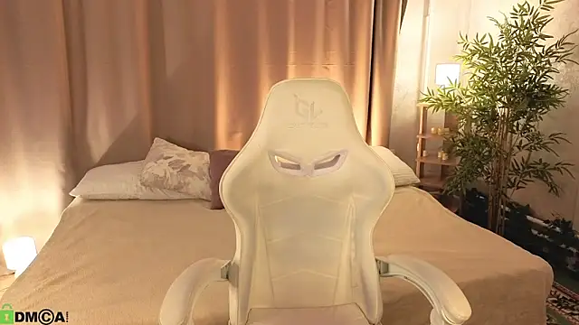 Cheryl  Brown online show from April 14, 1:33 am