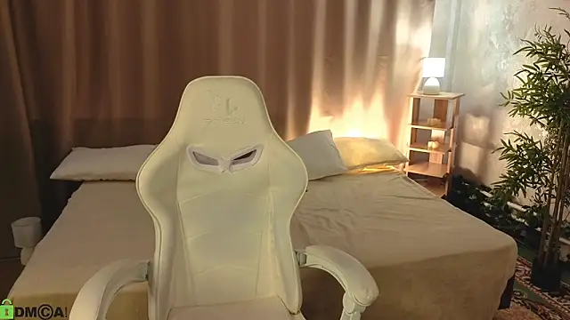 Cheryl  Brown online show from April 21, 1:29 am