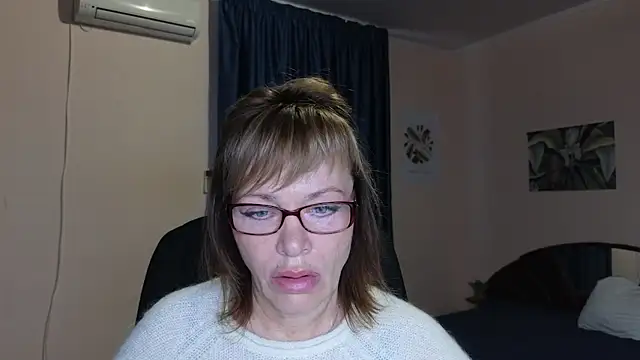 Snapshot of Miss_Moren chatting on September 28, 4:07 am Miss Moren online show from September 28, 4:07 am