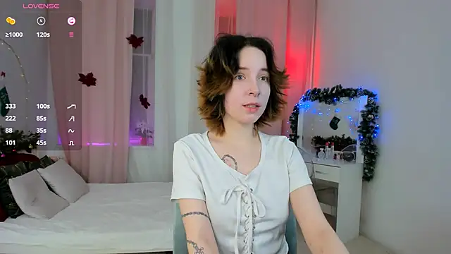 lilithlunna online show from January 2, 10:11 pm