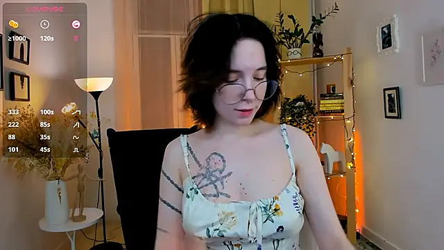 lilithlunna online show from January 11, 4:27 am