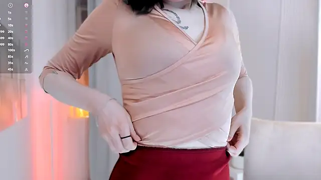 lilithlunna online show from February 1, 1:12 am