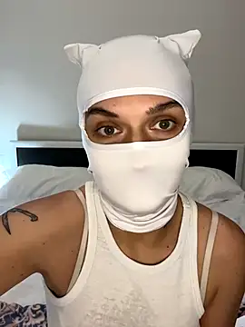 Nikki Hoee online show from November 8, 5:45 pm