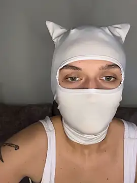 Nikki Hoee online show from November 16, 6:35 pm