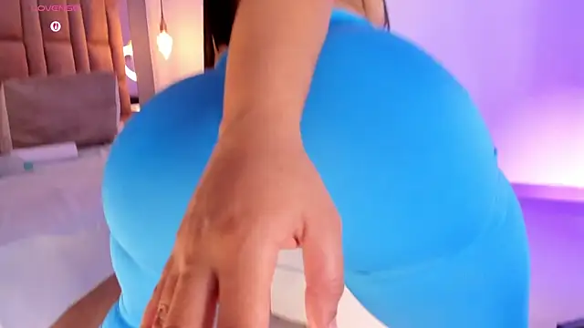 Snapshot of victoriaroyce1 chatting on February 27, 12:38 pm victoriaroyce1 online show from February 27, 12:38 pm