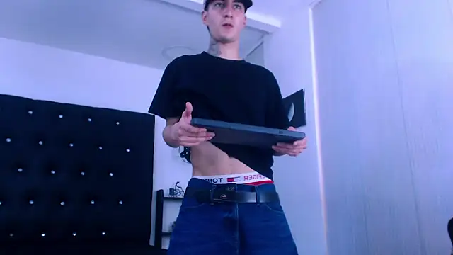 Snapshot of Angel_xxx chatting on January 14, 6:35 pm Angel xxx online show from January 14, 6:35 pm