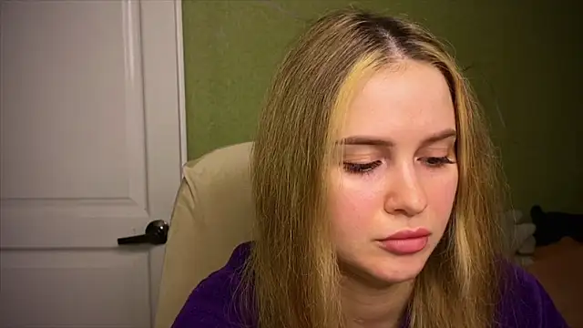 Snapshot of IlonaMurf chatting on April 11, 4:22 pm IlonaMurf online show from April 11, 4:22 pm