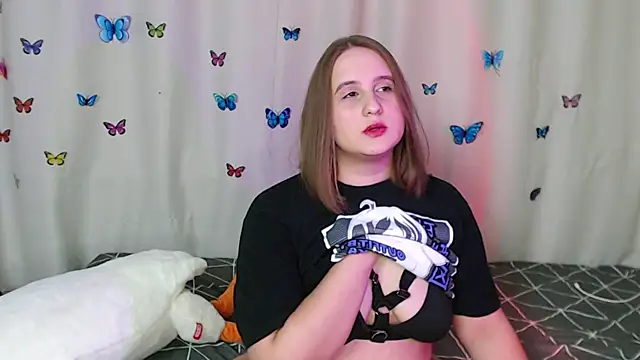 Snapshot of Phantommira chatting on February 25, 9:13 pm Phantommira online show from February 25, 9:13 pm