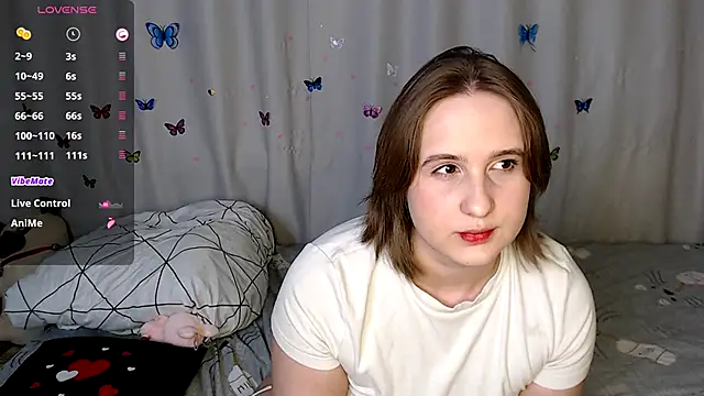 Snapshot of Phantommira chatting on November 8, 1:33 pm Phantommira online show from November 8, 1:33 pm