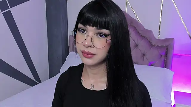 RoseCassie online show from February 7, 1:43 pm