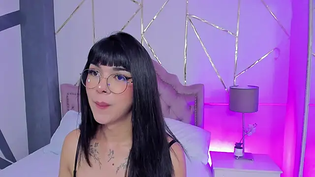 RoseCassie online show from February 7, 4:46 pm