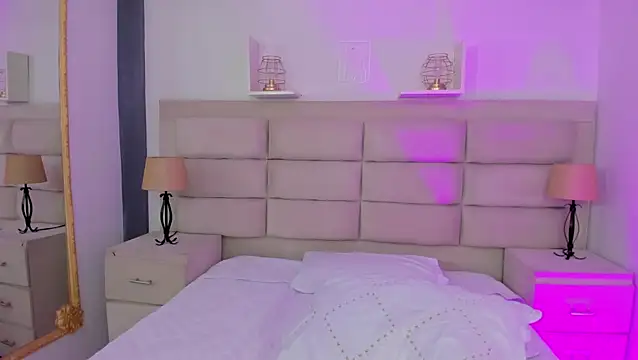 RoseCassie online show from February 9, 6:58 pm