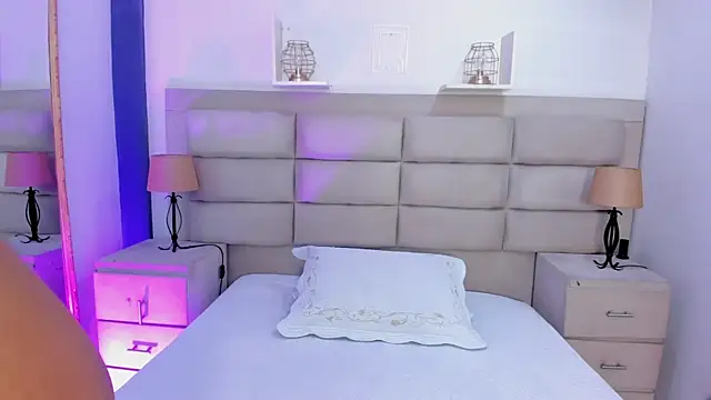 RoseCassie online show from October 1, 12:55 pm