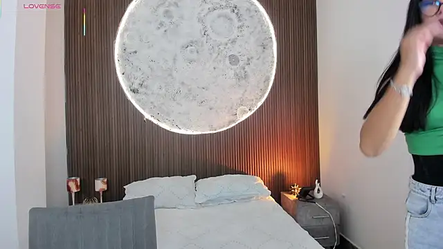 RoseCassie online show from March 22, 1:25 pm