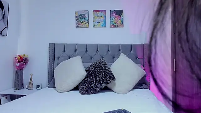 Sara Leblanc online show from December 22, 1:33 pm