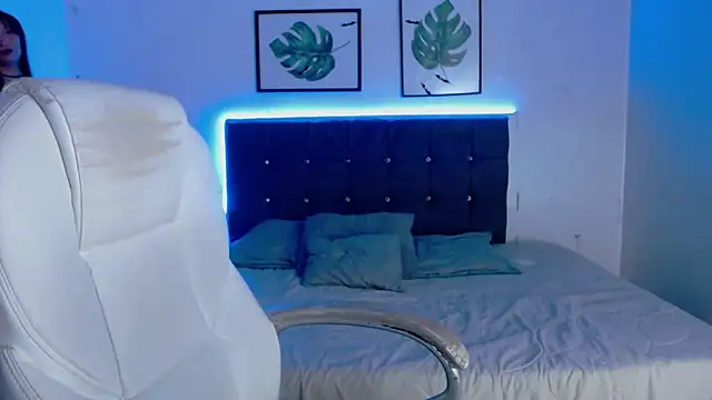 mia collens online show from December 21, 12:51 am