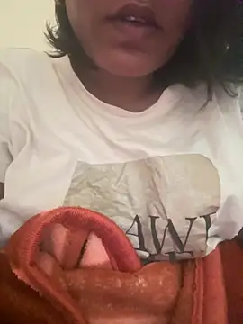 Snapshot of priyadevi17 chatting on January 25, 11:44 am priyadevi17 online show from January 25, 11:44 am