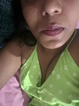 Snapshot of priyadevi17 chatting on February 22, 1:33 am priyadevi17 online show from February 22, 1:33 am