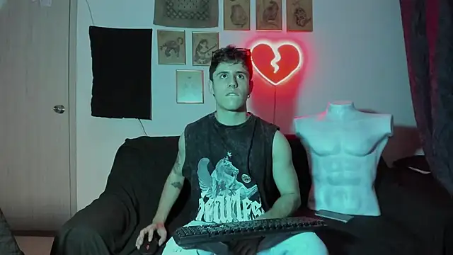 Snapshot of Antonello_Vannucci chatting on January 1, 8:47 pm Antonello Vannucci online show from January 1, 8:47 pm